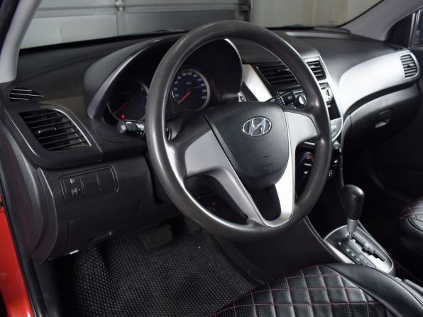 Hyundai Solaris I с пробегом 2014 года, цена 949 995 рублей, 117880 км, седан, Автокод Объявления