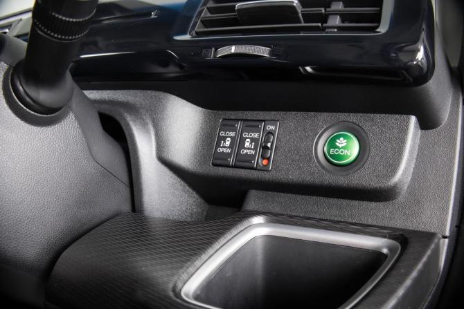 Honda Stepwgn V Рестайлинг с пробегом 2017 года, цена 2 619 000 рублей, 38640 км, минивэн, Автокод Объявления