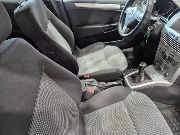 Opel Astra H Рестайлинг с пробегом 2012 года, цена 653 000 рублей, 241364 км, седан, Автокод Объявления