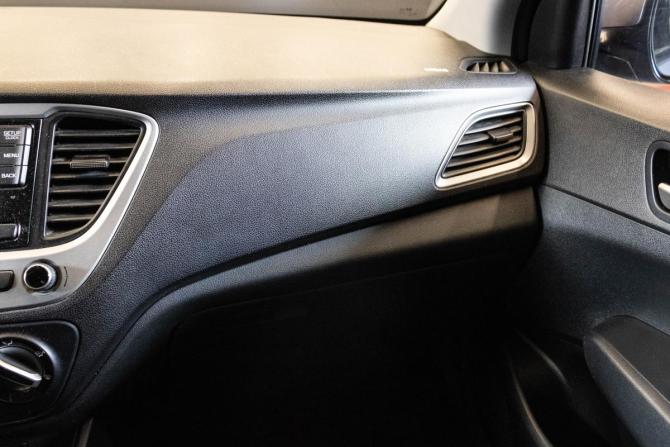 Hyundai Solaris II с пробегом 2017 года, цена 999 000 рублей, 238831 км, седан, Автокод Объявления
