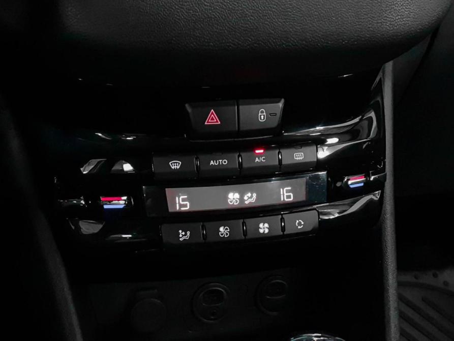 Peugeot 208 I Москва  - изображение 16
