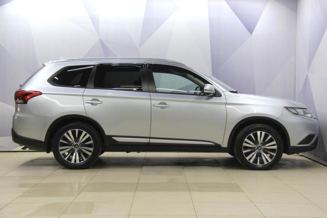 Mitsubishi Outlander III Рестайлинг 3 с пробегом 2020 года, цена 2 326 400 рублей, 82024 км, внедорожник, Автокод Объявления