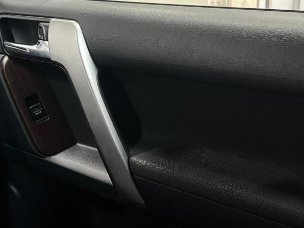 Toyota Land Cruiser Prado 150 Series Рестайлинг 1 с пробегом 2015 года, цена 3 350 000 рублей, 189000 км, внедорожник, Автокод Объявления
