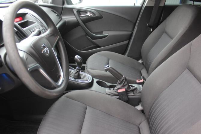 Opel Astra J Рестайлинг с пробегом 2014 года, цена 817 000 рублей, 195352 км, седан, Автокод Объявления