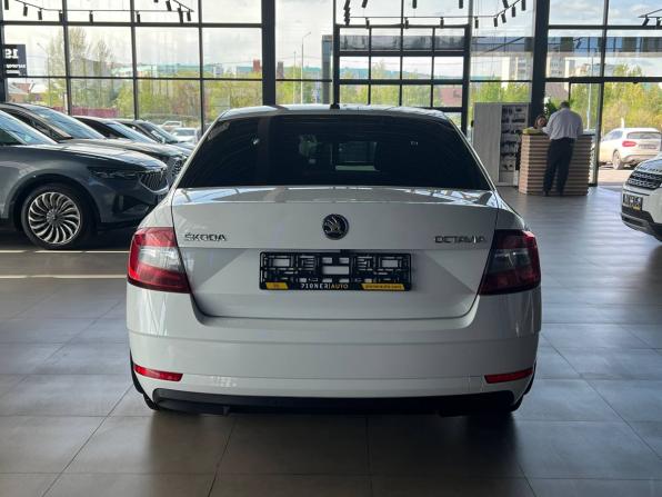 Skoda Octavia III (A7) Рестайлинг с пробегом 2017 года, цена 1 735 000 рублей, 180000 км, лифтбек, Автокод Объявления