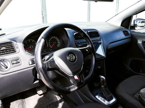 Volkswagen Polo V Рестайлинг с пробегом 2015 года, цена 935 000 рублей, 194560 км, седан, Автокод Объявления