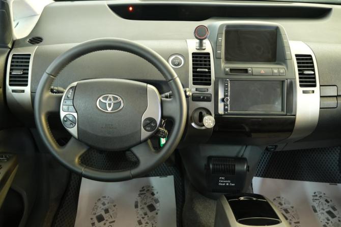 Toyota Prius II Рестайлинг (XW20) с пробегом 2008 года, цена 839 000 рублей, 235000 км, лифтбек, Автокод Объявления