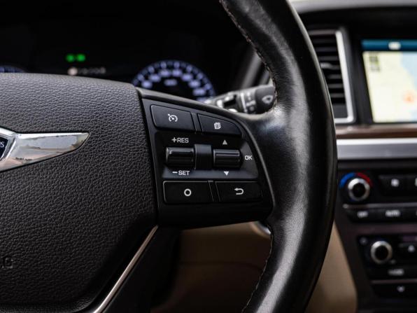 Hyundai Genesis II с пробегом 2014 года, цена 1 950 000 рублей, 172461 км, седан, Автокод Объявления