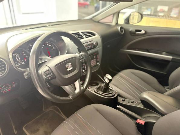 SEAT Leon II Рестайлинг с пробегом 2012 года, цена 833 000 рублей, 114023 км, хэтчбек, Автокод Объявления
