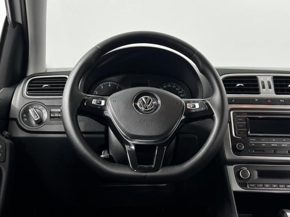 Volkswagen Polo V Рестайлинг с пробегом 2017 года, цена 998 900 рублей, 203439 км, седан, Автокод Объявления