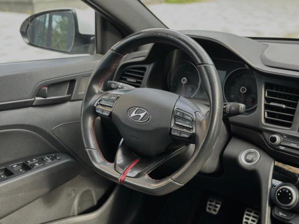 Hyundai Elantra VI (AD) Рестайлинг с пробегом 2019 года, цена 1 540 000 рублей, 134000 км, седан, Автокод Объявления
