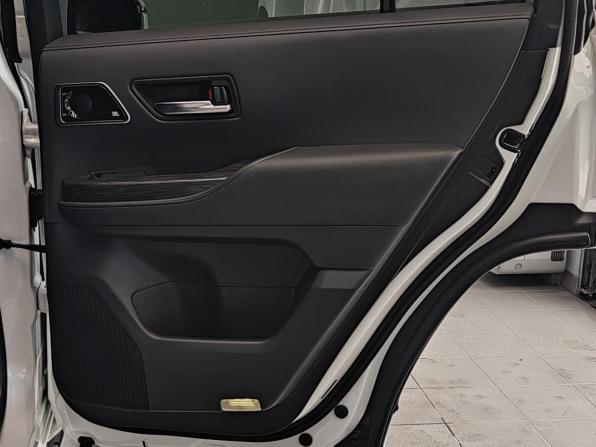 Toyota Land Cruiser 300 Series с пробегом 2021 года, цена 9 950 000 рублей, 28718 км, внедорожник, Автокод Объявления