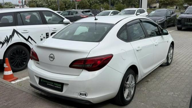 Opel Astra J Рестайлинг с пробегом 2012 года, цена 581 000 рублей, 263836 км, седан, Автокод Объявления