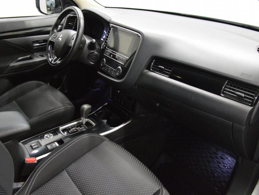 Mitsubishi Outlander III Рестайлинг 3 Санкт-Петербург  - изображение 12