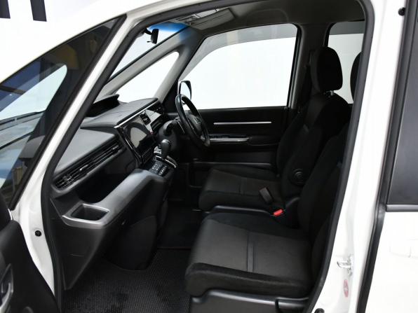 Honda Stepwgn V Рестайлинг с пробегом 2019 года, цена 2 425 000 рублей, 86118 км, минивэн, Автокод Объявления