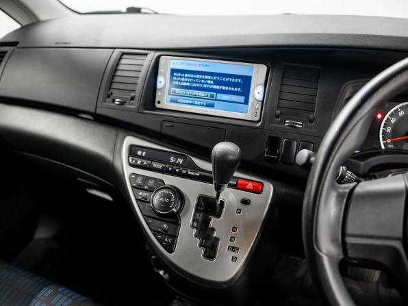 Toyota ISis I Рестайлинг с пробегом 2014 года, цена 1 325 000 рублей, 154000 км, компактвэн, Автокод Объявления