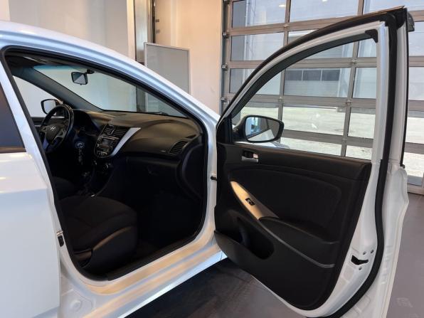 Hyundai Solaris I Рестайлинг с пробегом 2015 года, цена 675 000 рублей, 266663 км, седан, Автокод Объявления