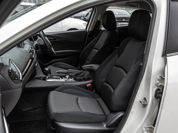 Mazda Axela III Рестайлинг с пробегом 2016 года, цена 1 400 000 рублей, 62328 км, хэтчбек, Автокод Объявления