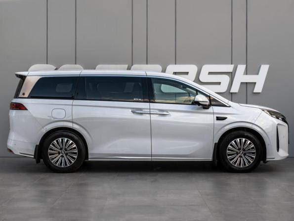 BYD Xia (M9) с пробегом 2025 года, цена 5 860 000 рублей, 356 км, минивэн, Автокод Объявления