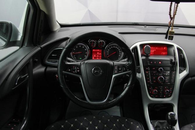 Opel Astra J Рестайлинг с пробегом 2014 года, цена 798 800 рублей, 224683 км, седан, Автокод Объявления