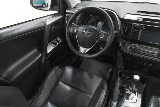 Toyota RAV4 IV (XA40) Рестайлинг с пробегом 2015 года, цена 2 429 000 рублей, 202000 км, внедорожник, Автокод Объявления