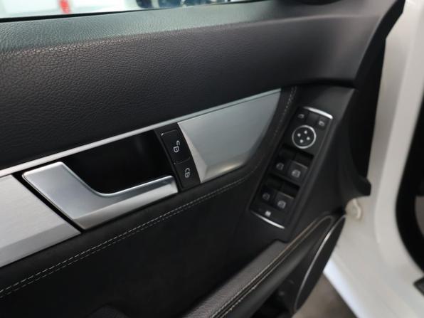 Mercedes-Benz C-Класс III (W204) Рестайлинг с пробегом 2013 года, цена 1 575 000 рублей, 142038 км, седан, Автокод Объявления
