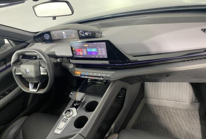 Changan UNI-V I с пробегом 2023 года, цена 2 080 000 рублей, 56015 км, лифтбек, Автокод Объявления