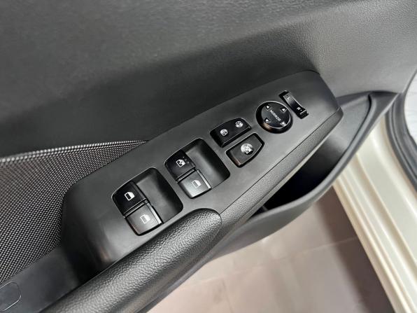 Hyundai Solaris II с пробегом 2017 года, цена 1 450 000 рублей, 48470 км, седан, Автокод Объявления