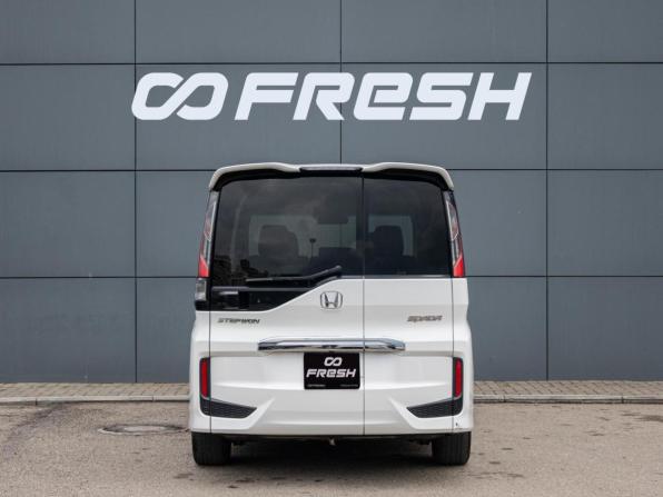 Honda Stepwgn V с пробегом 2015 года, цена 1 980 000 рублей, 106536 км, минивэн, Автокод Объявления