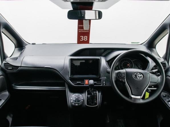 Toyota Noah III (R80) Рестайлинг с пробегом 2018 года, цена 2 490 000 рублей, 76949 км, минивэн, Автокод Объявления
