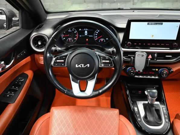 Kia K3 II Рестайлинг с пробегом 2022 года, цена 2 200 000 рублей, 44176 км, седан, Автокод Объявления