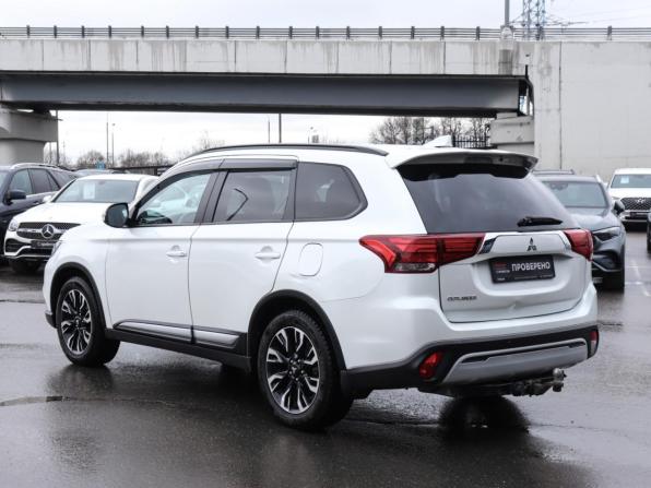 Mitsubishi Outlander III Рестайлинг 3 с пробегом 2021 года, цена 2 400 000 рублей, 128897 км, внедорожник, Автокод Объявления