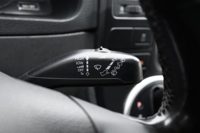 Volkswagen Multivan T5 Рестайлинг с пробегом 2011 года, цена 2 299 000 рублей, 231764 км, минивэн, Автокод Объявления