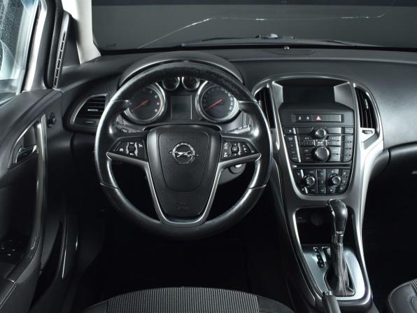 Opel Astra J с пробегом 2011 года, цена 594 995 рублей, 143186 км, хэтчбек, Автокод Объявления