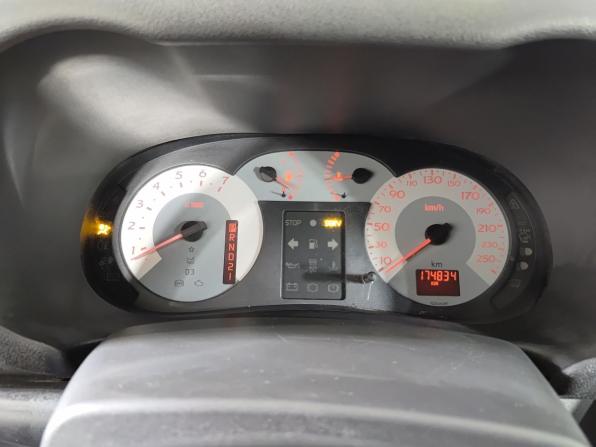 Renault Symbol I Рестайлинг 2 с пробегом 2006 года, цена 390 000 рублей, 174832 км, седан, Автокод Объявления