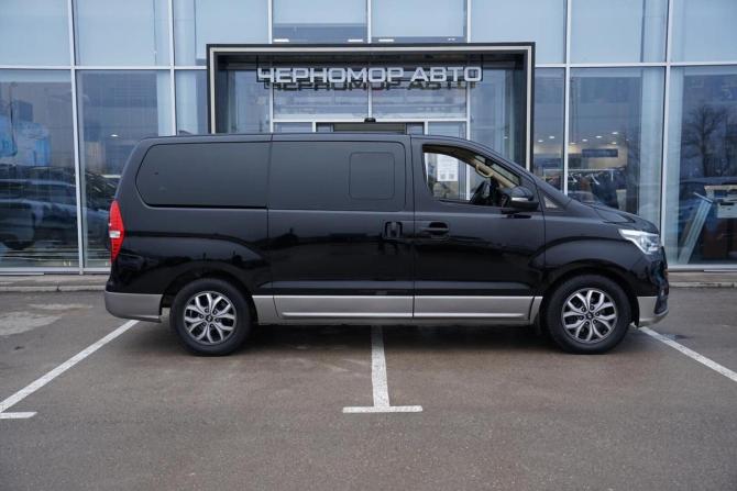 Hyundai H-1 II Рестайлинг 2 с пробегом 2019 года, цена 3 235 000 рублей, 102500 км, минивэн, Автокод Объявления