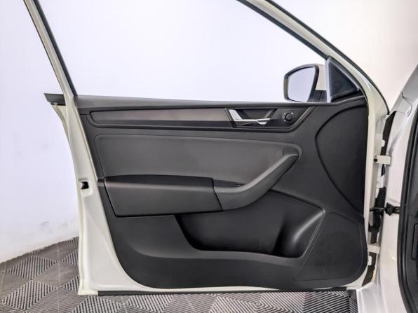 Skoda Rapid II с пробегом 2021 года, цена 1 399 000 рублей, 143273 км, лифтбек, Автокод Объявления