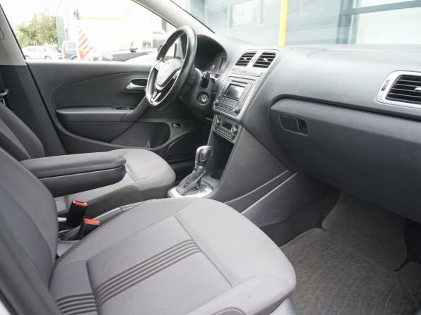 Volkswagen Polo V Рестайлинг с пробегом 2016 года, цена 900 000 рублей, 232976 км, седан, Автокод Объявления