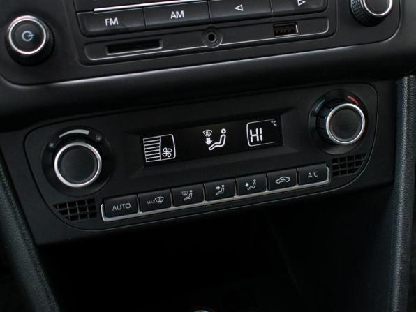 Volkswagen Polo V Рестайлинг с пробегом 2015 года, цена 935 000 рублей, 115183 км, седан, Автокод Объявления
