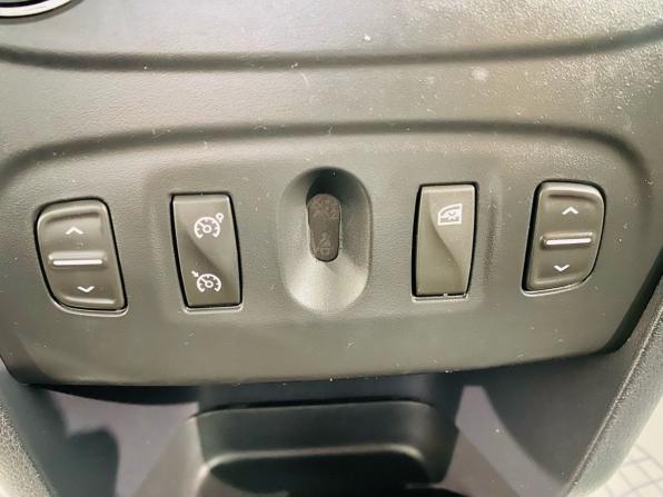 Renault Sandero II с пробегом 2016 года, цена 1 030 000 рублей, 37290 км, хэтчбек, Автокод Объявления