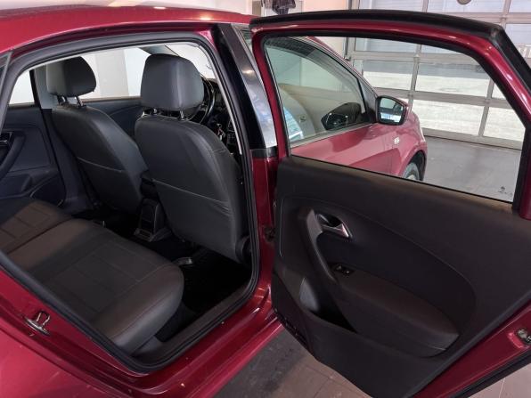 Volkswagen Polo V Рестайлинг с пробегом 2015 года, цена 795 000 рублей, 257684 км, седан, Автокод Объявления