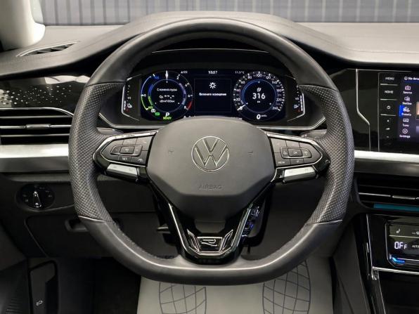 Volkswagen Passat B8 Рестайлинг с пробегом 2021 года, цена 2 897 000 рублей, 55977 км, седан, Автокод Объявления