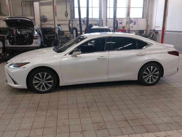 Lexus ES VII с пробегом 2021 года, цена 3 990 000 рублей, 17900 км, седан, Автокод Объявления