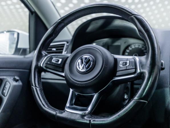 Volkswagen Polo V Рестайлинг с пробегом 2018 года, цена 1 105 000 рублей, 79742 км, седан, Автокод Объявления