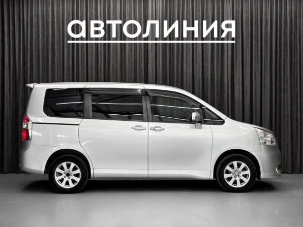 Toyota Noah II (R70) с пробегом 2009 года, цена 1 120 000 рублей, 176600 км, минивэн, Автокод Объявления