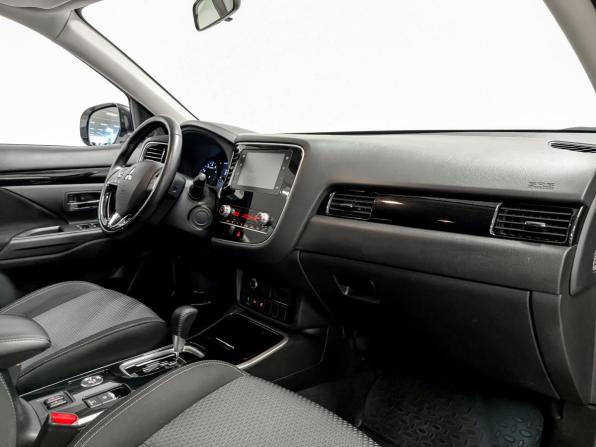 Mitsubishi Outlander III Рестайлинг 3 с пробегом 2021 года, цена 2 575 000 рублей, 98685 км, внедорожник, Автокод Объявления