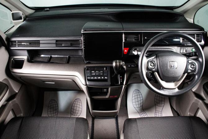 Honda Stepwgn V с пробегом 2019 года, цена 2 129 000 рублей, 114838 км, минивэн, Автокод Объявления