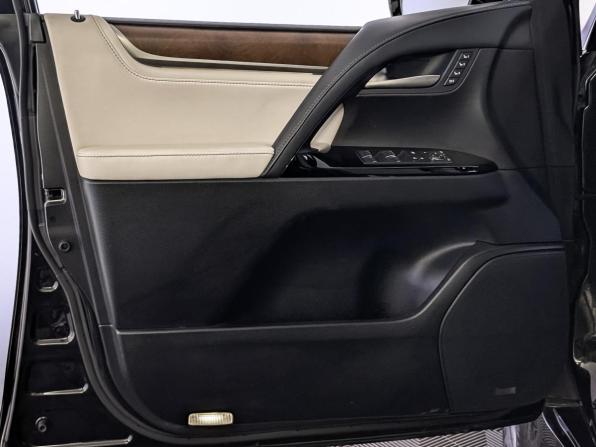 Lexus LX III Рестайлинг 2 с пробегом 2018 года, цена 9 990 000 рублей, 59664 км, внедорожник, Автокод Объявления