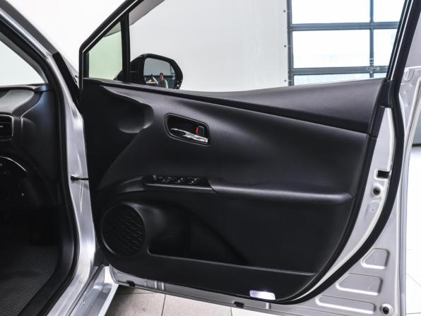 Toyota Prius IV (XW50) с пробегом 2017 года, цена 2 080 000 рублей, 179324 км, лифтбек, Автокод Объявления