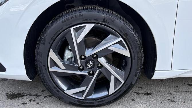 Hyundai Elantra VII (CN7) Рестайлинг с пробегом 2024 года, цена 2 395 000 рублей, 5149 км, седан, Автокод Объявления